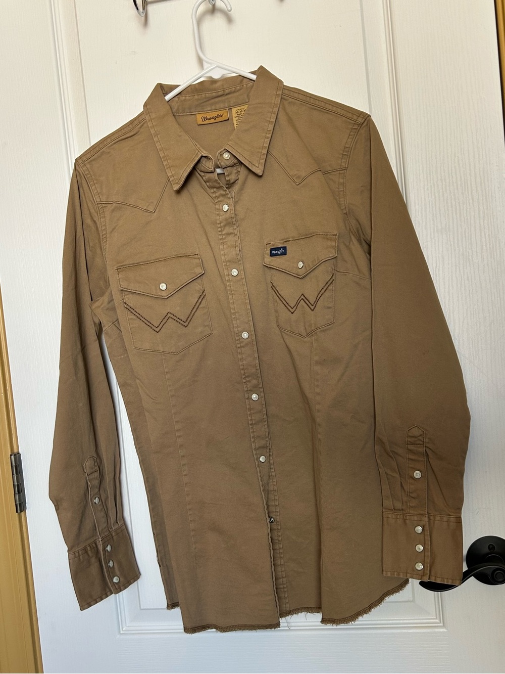 Wrangler women’s pearl snap size medium, like new